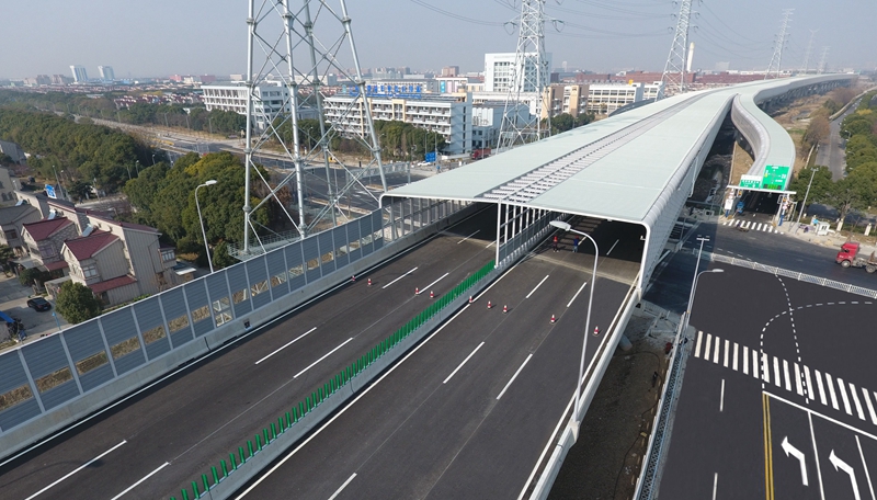 2 12月29日，二公司參建的嘉閔高架路新建工程最后一段（S32至莘松路段）建成通車，圖為公司承建的嘉閔高架JMN2-2標段-崔云.jpg